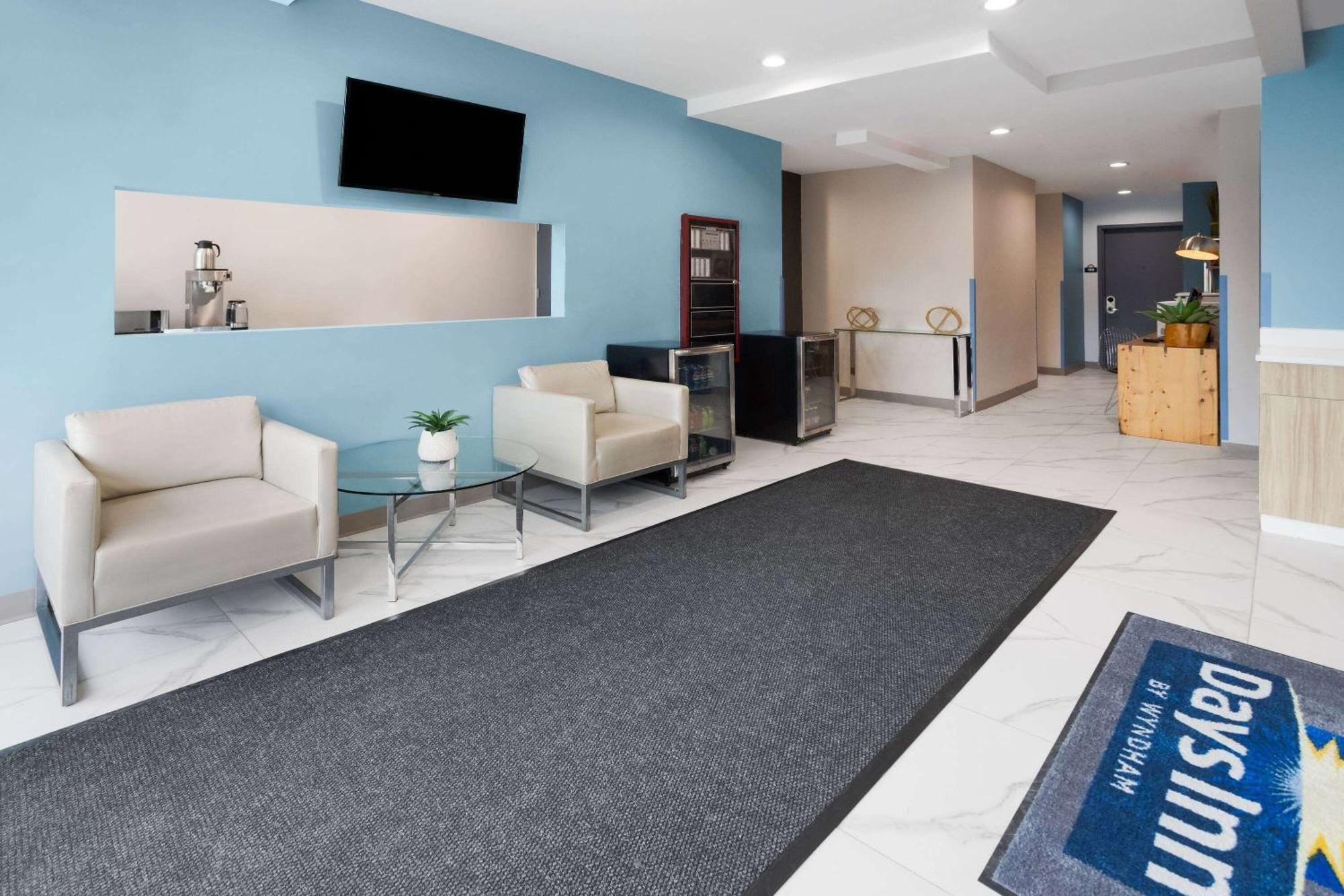 Days Inn By Wyndham Staten Island New York Exterior photo