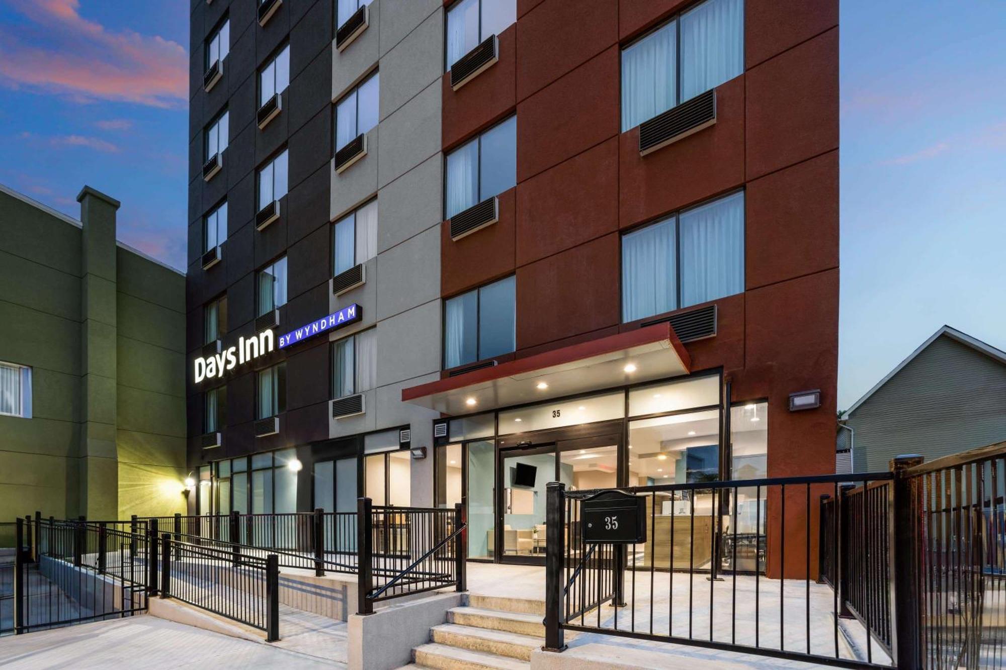 Days Inn By Wyndham Staten Island New York Exterior photo