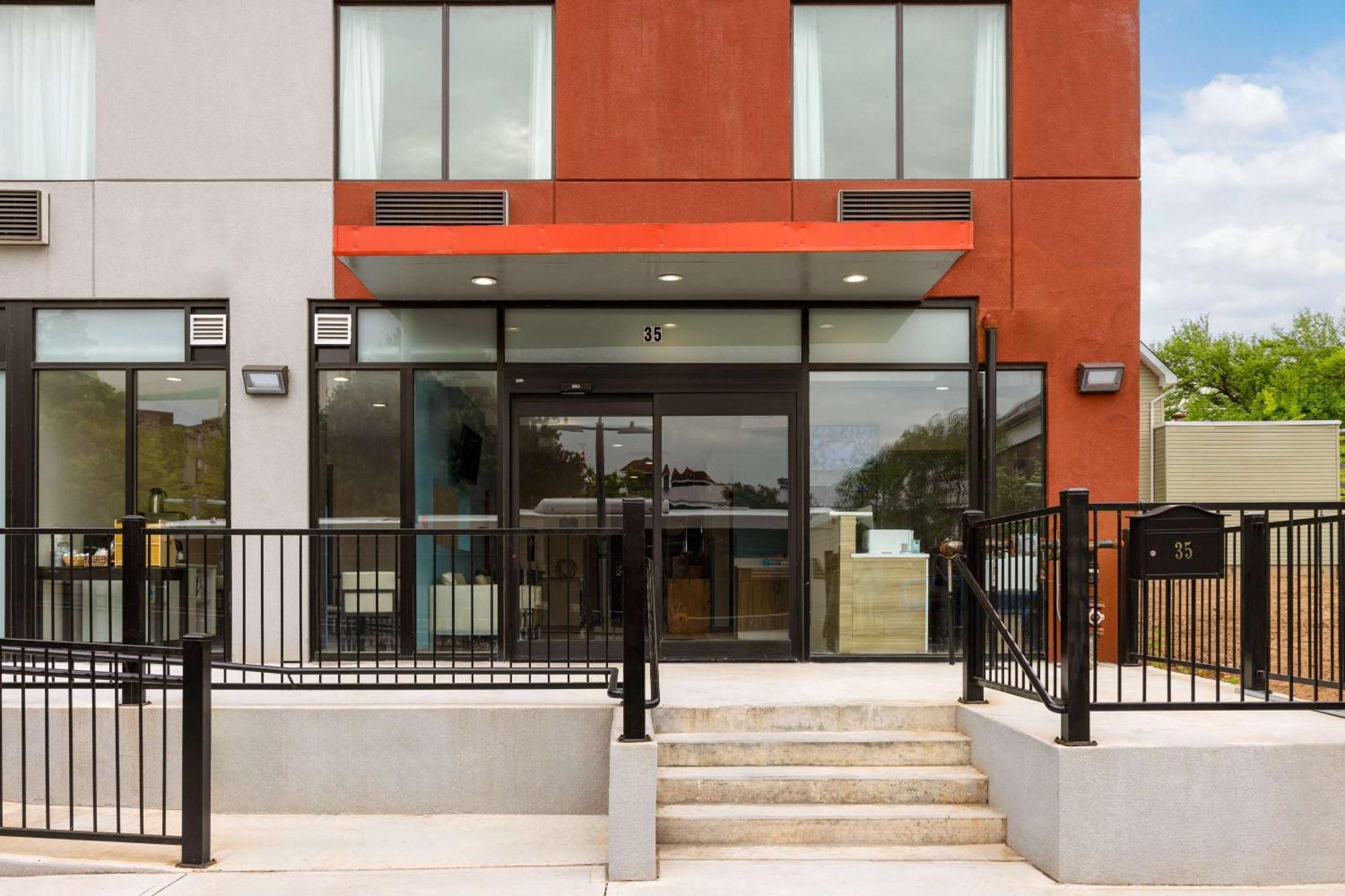 Days Inn By Wyndham Staten Island New York Exterior photo